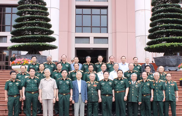 Các tướng lĩnh về dự cuộc gặp mặt