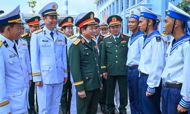 Thượng tướng Trịnh Văn Quyết yêu cầu chiến sĩ Hải quân khắc sâu lời thề danh dự