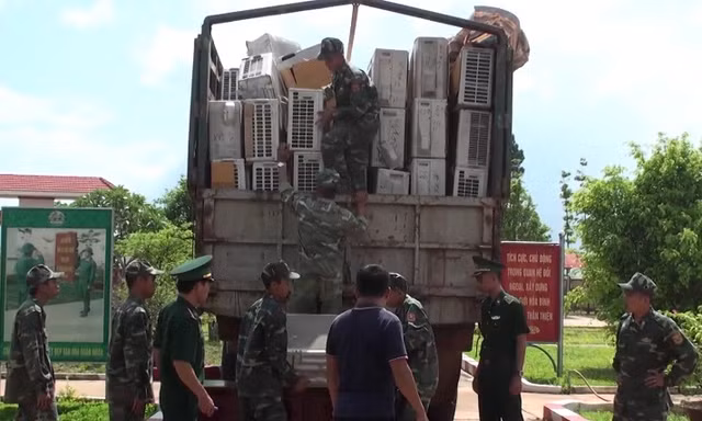 Bắt lô hàng điện tử 'khủng' nhập lậu vào Việt Nam