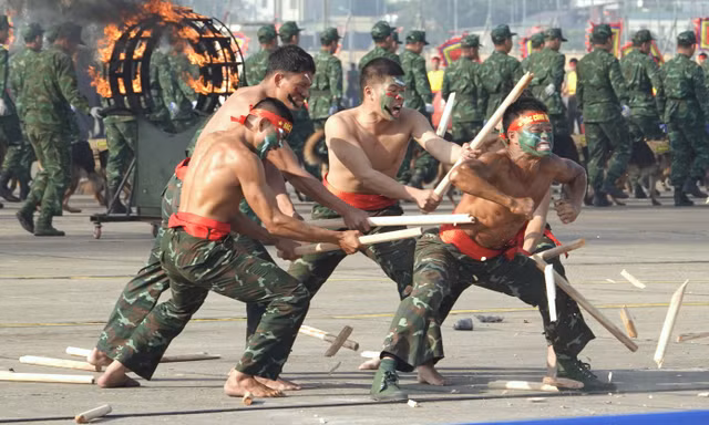 Đặc công Việt Nam trình diễn tinh hoa gì tại sân bay Gia Lâm? 