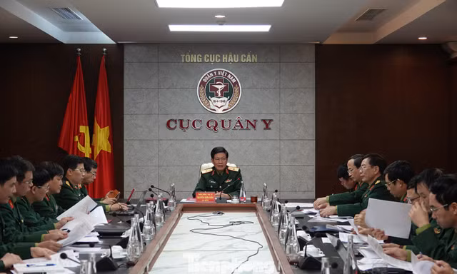 Cách ly 200 người Việt Nam trở về từ Trung Quốc trong doanh trại Quân đội