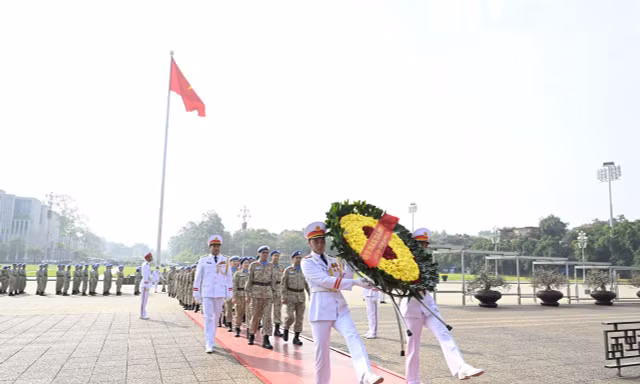 Người lính mũ nồi xanh Việt Nam nguyện tuyệt đối trung thành, xứng đáng là những sứ giả hòa bình