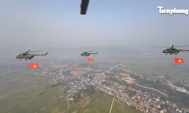 Trực thăng vũ trang tổng duyệt trên bầu trời Điện Biên