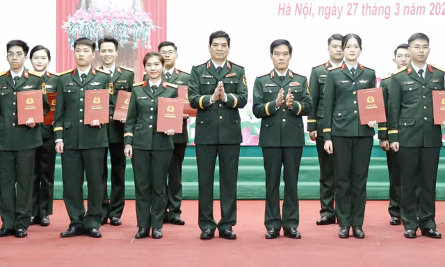 16 học viên quân y được phong quân hàm thượng úy tại lễ tốt nghiệp