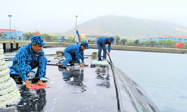 Bảo dưỡng ‘hố đen đại dương’ Kilo 636 êm, mượt trước khi đón Tết 