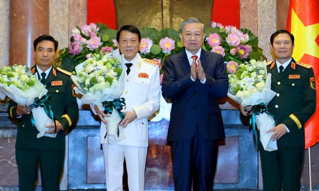 Bộ trưởng Công an Lương Tam Quang và Tổng Tham mưu trưởng Nguyễn Tân Cương được thăng hàm Đại tướng