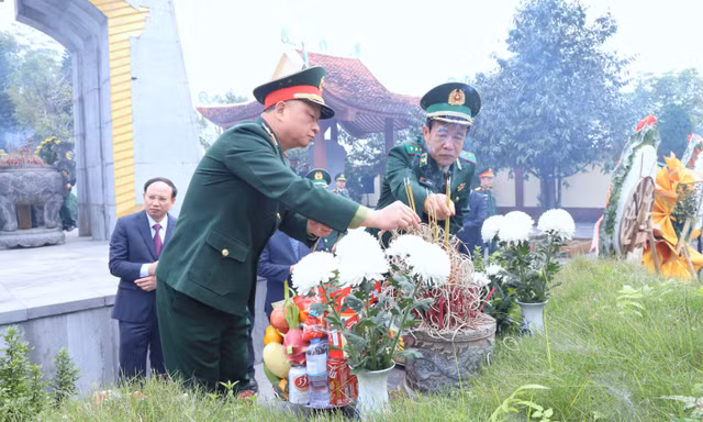 Tưởng niệm các Anh hùng Liệt sĩ hy sinh tại địa đầu Móng Cái năm 1979