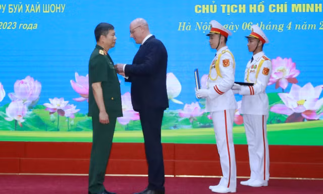 Liên bang Nga trao Huân chương tặng Thiếu tướng Bùi Hải Sơn