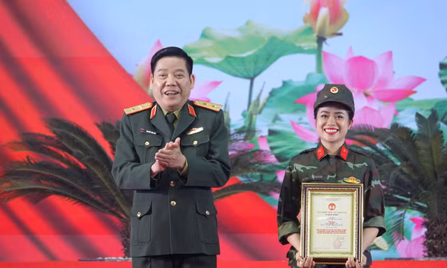 Phụ nữ Quân đội rạng rỡ trang sử vàng