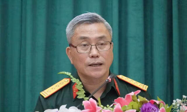 Lãnh đạo Trung tâm hành động bom mìn Quốc gia Việt Nam thông tin về kết quả thực hiện chương trình khắc phục hậu quả bom mìn sau chiến tranh. Ảnh: Nguyễn Minh