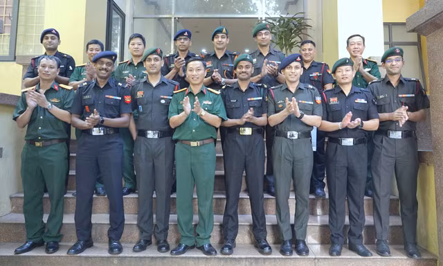 Sĩ quan trẻ Việt Nam và Ấn Độ cùng hướng về tương lai tốt đẹp hơn