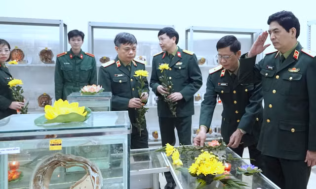 Tri ân những người hiến thi thể cho y học tại Học viện Quân y