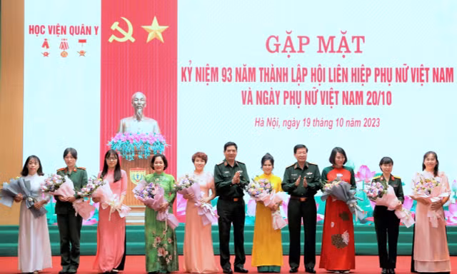 Học viện Quân y tôn vinh bóng hồng tiêu biểu