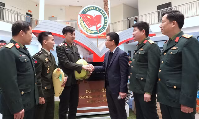 Học viên quân sự 3 nước Đông Dương hưởng ứng Chủ Nhật Đỏ 2024 tại Trường Sĩ quan Chính trị
