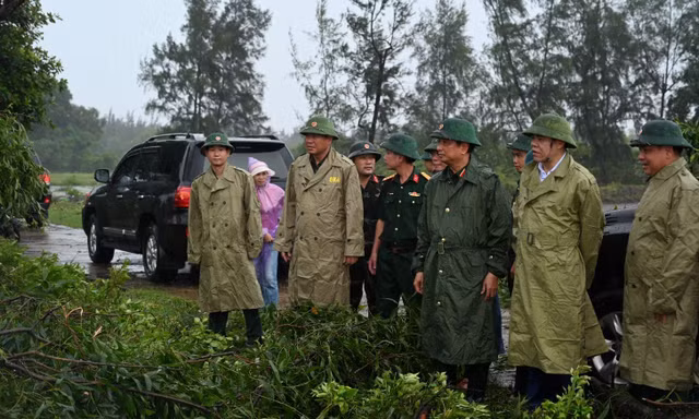 Bộ Tổng tham mưu yêu cầu Quân đội tập trung ứng phó bão số 4, sẵn sàng tìm kiếm cứu nạn