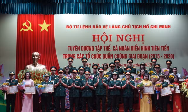 Tại hội nghị, nhiều tập thể, cá nhân tiêu biểu đã được vinh danh, trao thưởng