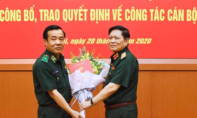 Đại tướng Ngô Xuân Lịch, Bộ trưởng Bộ Quốc phòng và Thiếu tướng Lê Đức Thái tại Hội nghị của Thường vụ Quân ủy T.Ư, tháng 7/2020