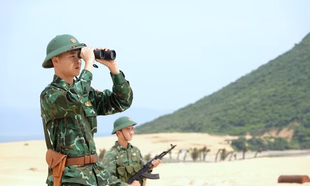 Đội Vũ trang Biên phòng tuần tra, mật phục bảo vệ biên cương Tổ quốc
