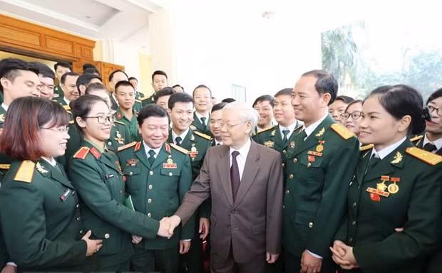 Tổng Bí thư, Bí thư Quân ủy T.Ư Nguyễn Phú Trọng với các đại biểu ưu tú dự Đại hội Đoàn toàn quân lần thứ IX