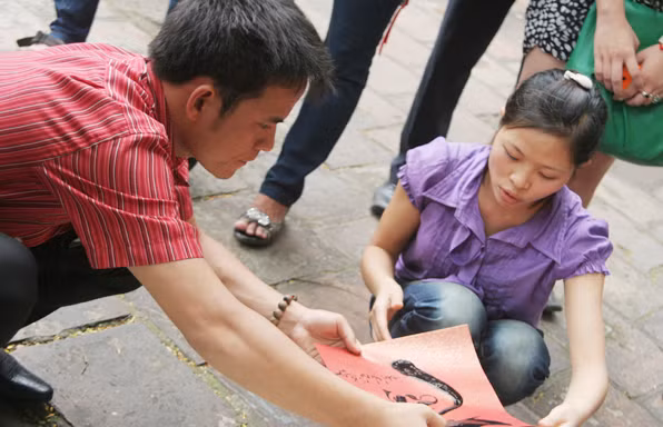 Nhộn nhịp cảnh sĩ tử xin chữ cầu đỗ đạt