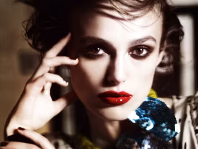 Keira Knightley đẹp cổ điển trên Vogue