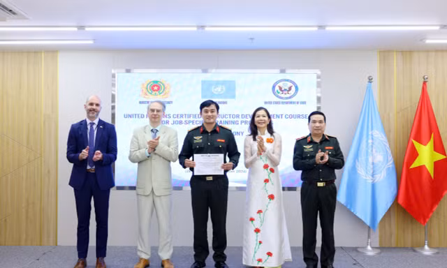 Bế giảng khóa tập huấn nguồn giảng viên Gìn giữ hòa bình LHQ