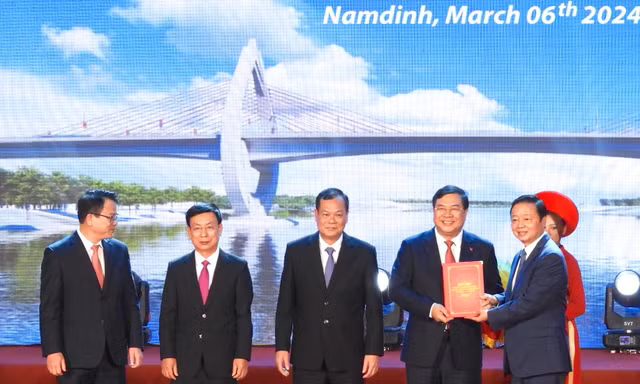 Nam Định xây dựng 4 trung tâm đô thị, 3 vùng kinh tế 