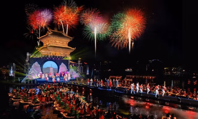 Pháo hoa ‘Rực Rỡ Hoa Lư’ đêm 30/4