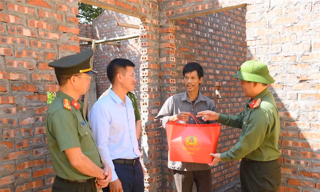 Bộ Công an gấp rút xây 42 căn nhà ở cho người dân bị lũ quét ở Lào Cai