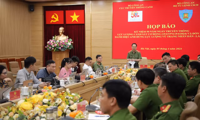 Lực lượng CSCĐ đón nhận danh hiệu Anh hùng Lực lượng vũ trang nhân dân lần 2