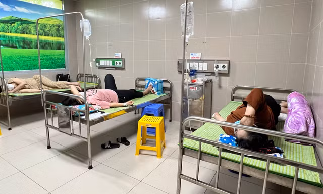 Chi tiết vụ 1 người tử vong cùng hàng chục người nhập viện khi dự tiệc cưới có món tiết canh