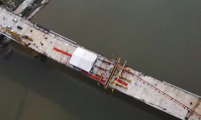 Hợp long cầu vượt sông Đáy 1.500 tỷ đồng nối Ninh Bình với Nam Định 