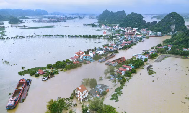 Lũ trên sông Hoàng Long vượt đỉnh, Công an tỉnh Ninh Bình sẵn sàng ứng phó tình huống xấu nhất
