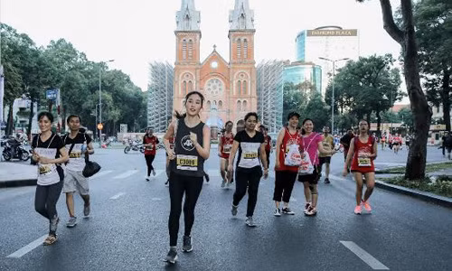 Diễm My hào hứng trên đường chạy