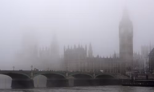 Màn sương mù từng đoạt mạng 12.000 người dân London năm 1952. Ảnh minh họa: History.