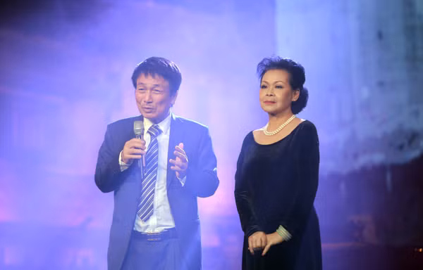 Khánh Ly hát nhạc Trịnh và Phú Quang tại Nhà hát Lớn Hà Nội tối 4/1- Ảnh: Minh Tâm