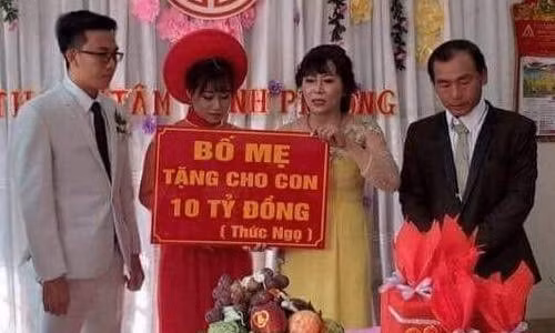 Đám cưới trao 10 tỷ đồng, cô dâu đeo vàng kín cổ 'gây bão' mạng