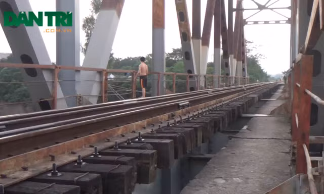Biến đường sắt thành nơi tập thể dục, hóng mát