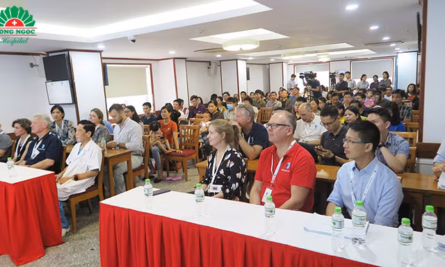 Toàn cảnh khai mạc chương trình hợp tác phẫu thuật dị tật từ thiện giữa BV Hồng Ngọc và Facing the World