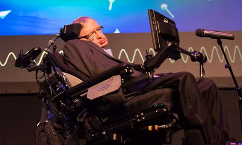 Stephen Hawking và 76 năm giải mã các bí ẩn vũ trụ