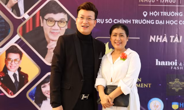 Dự án cộng đồng “Trái tim yêu thương” nhận được sự ủng hộ của nhiều nghệ sĩ nổi tiếng (Ảnh: Nghệ sỹ ưu tú Thanh Thủy có mặt tại sự kiện ra mắt dự án) 