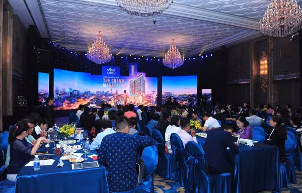 The Grand Manhttan khẳng định sức hút mạnh mẽ với hàng trăm khách hàng trong sự kiện giới thiệu chính thức. 