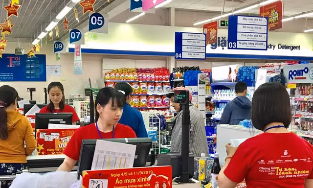 Ngày Quốc khánh 2-9, khi đến mua sắm tại hệ thống siêu thị Coopmart và đại siêu thị Co.opXtra trong cả nước, khách hàng mặc áo cờ đỏ sao vàng sẽ được nhận phần quà giá trị cao.