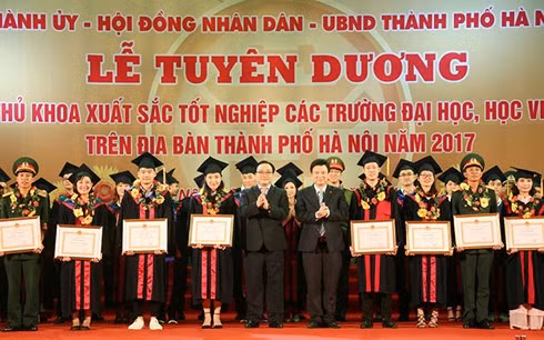 Lễ tuyên dương thủ khoa tốt nghiệp xuất sắc năm 2017(ảnh minh hoạ).