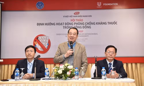 PGS. TS Trần Đắc Phu – Cục trưởng Cục Y tế dự phòng (Bộ Y tế) chủ trì hội thảo “Định hướng hoạt động phòng chống kháng thuốc trong cộng đồng”