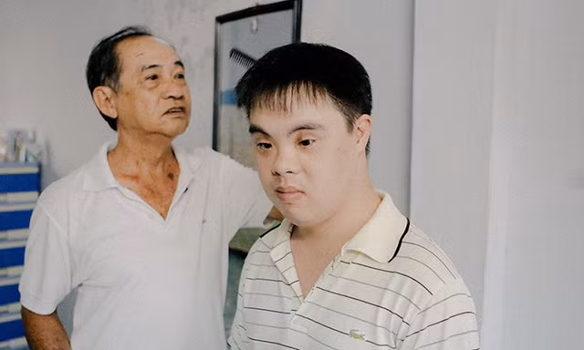 Chuyện phi thường về hành trình cha cùng con thay đổi số phận