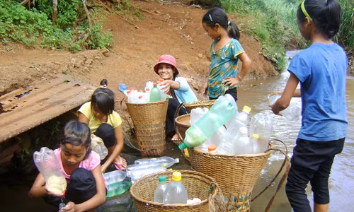 Tỉ lệ người dân khu vực nông thôn và miền núi được sử dụng nước sạch vẫn còn hạn chế (Ảnh minh họa) 