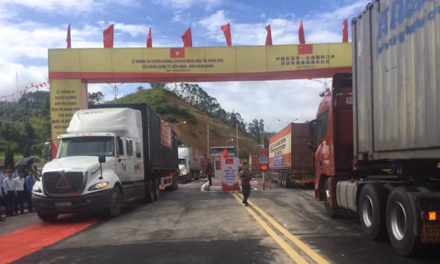 Thông xe tuyến đường chuyên dụng vận tải hàng hóa cửa khẩu Việt - Trung