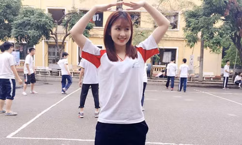 Bức ảnh "hot girl thể dục" hiện được chia sẻ trên nhiều diễn đàn.