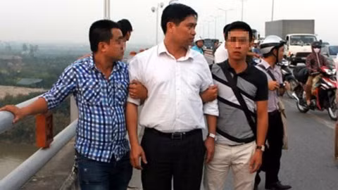 Tường chỉ nơi phi tang xác chị Huyền. 